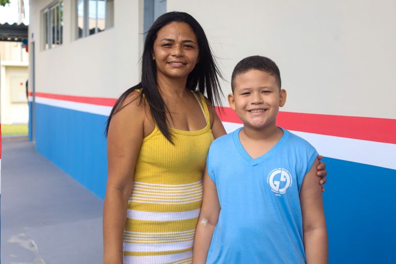 Taciane de Souza Viana , mae do aluno Yan Henrique <div class='credito_fotos'>Foto: Bruno Cecim / Ag.Pará &nbsp;&nbsp;|&nbsp;&nbsp; <a href='/midias/2024/originais/18237_513b0f7f-8a85-42a4-ea2c-8e51aa815da8.jpg' download><i class='fa-solid fa-download'></i> Download</a></div>