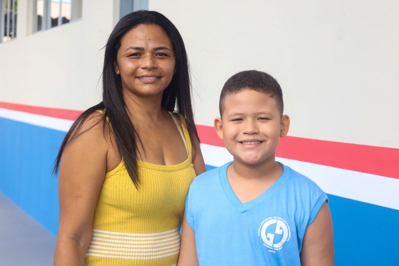 Taciane de Souza Viana , mae do aluno Yan Henrique <div class='credito_fotos'>Foto: Bruno Cecim / Ag.Pará &nbsp;&nbsp;|&nbsp;&nbsp; <a href='/midias/2024/originais/18237_68a78cfc-e681-1886-3c3b-5b1e75da570a.jpg' download><i class='fa-solid fa-download'></i> Download</a></div>