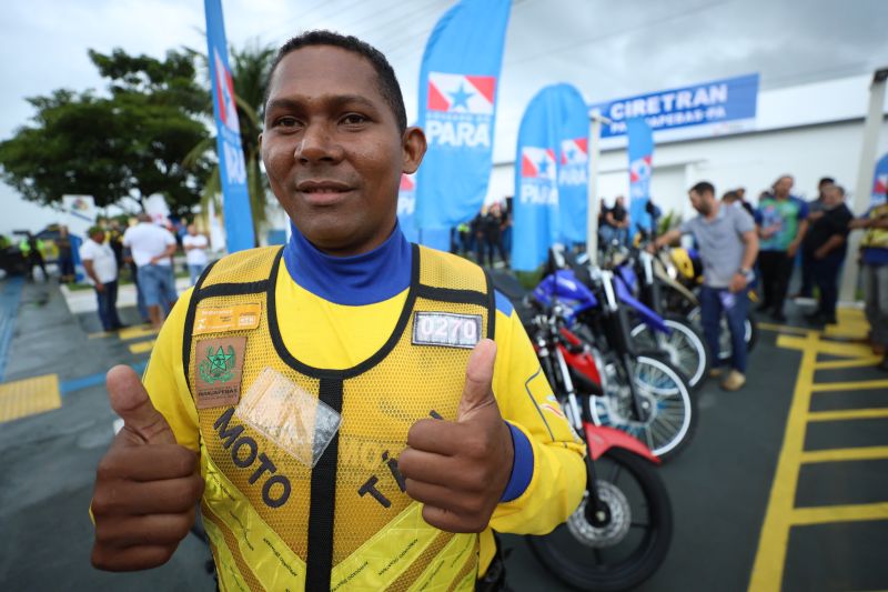 Cláudio da Silva Pontes - Mototaxista <div class='credito_fotos'>Foto: Marcelo Lelis / Ag. Pará &nbsp;&nbsp;|&nbsp;&nbsp; <a href='/midias/2024/originais/18250_3ae64a2a-7a10-343b-dd93-1cf093f19fdd.jpg' download><i class='fa-solid fa-download'></i> Download</a></div>