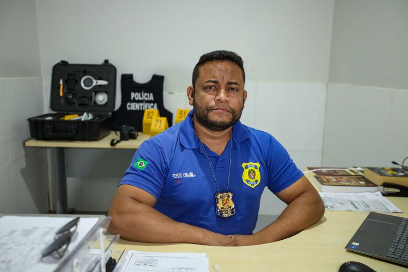 Lenon Valle Araújo - Perito Criminal <div class='credito_fotos'>Foto: Marcelo Lelis / Ag. Pará &nbsp;&nbsp;|&nbsp;&nbsp; <a href='/midias/2024/originais/18255_bc5d9711-15f1-c8da-7c68-f91c2f9c44c6.jpg' download><i class='fa-solid fa-download'></i> Download</a></div>