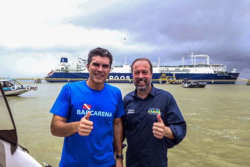 Governador Helder Barbalho e Alexandre Silveira de Oliveira Ministério de Minas e Energia. <div class='credito_fotos'>Foto: Alex Ribeiro / Ag. Pará &nbsp;&nbsp;|&nbsp;&nbsp; <a href='/midias/2024/originais/18411_cb326bf3-5b8f-cd2e-adc1-6809b8b75227.jpg' download><i class='fa-solid fa-download'></i> Download</a></div>