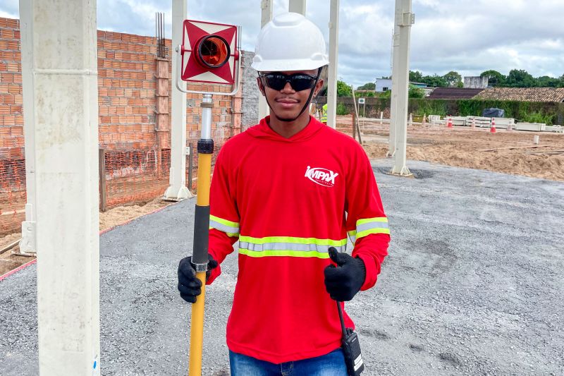 Elder da Cruz Moura - auxiliar de topografia <div class='credito_fotos'>Foto: Rosivaldo Almeida / Agência Pará &nbsp;&nbsp;|&nbsp;&nbsp; <a href='/midias/2024/originais/18443_e112fe9f-f8e7-1b1f-9a19-5dc70f36c01d.jpg' download><i class='fa-solid fa-download'></i> Download</a></div>