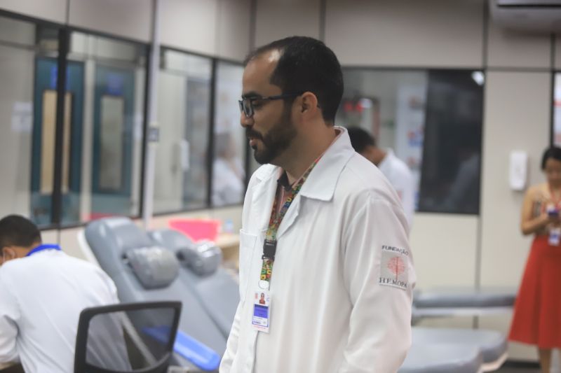 André Almeida - enfermeiro/gerente da triagem do Hemopa <div class='credito_fotos'>Foto: Bruno Cruz / Ag. Pará &nbsp;&nbsp;|&nbsp;&nbsp; <a href='/midias/2024/originais/18456_1f8a1daa-ce0d-011f-65bd-b984b2877edd.jpg' download><i class='fa-solid fa-download'></i> Download</a></div>