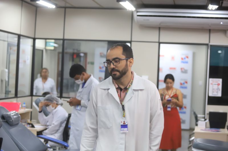 André Almeida - enfermeiro/gerente da triagem do Hemopa <div class='credito_fotos'>Foto: Bruno Cruz / Ag. Pará &nbsp;&nbsp;|&nbsp;&nbsp; <a href='/midias/2024/originais/18456_5dd3ad83-4ffd-51b0-925f-20db8613d840.jpg' download><i class='fa-solid fa-download'></i> Download</a></div>