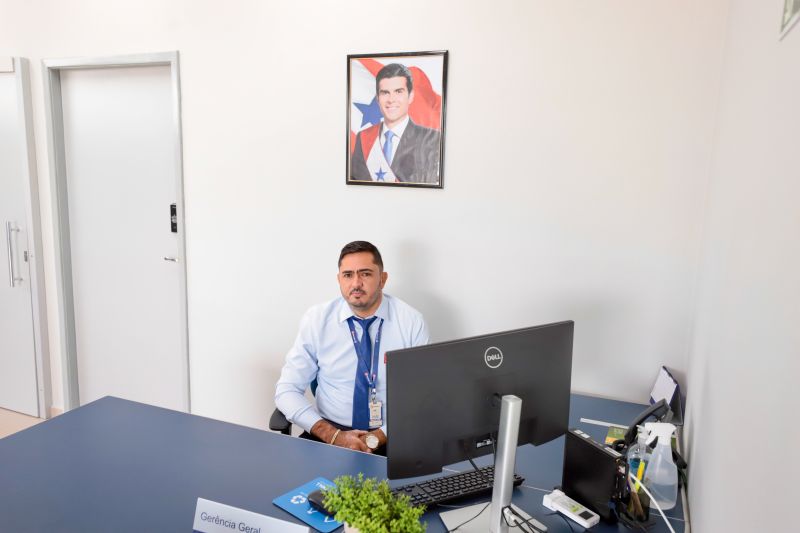 Eduardo Alves gerente da agência <div class='credito_fotos'>Foto: Bruno Cruz / Ag. Pará &nbsp;&nbsp;|&nbsp;&nbsp; <a href='/midias/2024/originais/18578_c5cb4b54-d669-335c-40df-eb3b740563ae.jpg' download><i class='fa-solid fa-download'></i> Download</a></div>