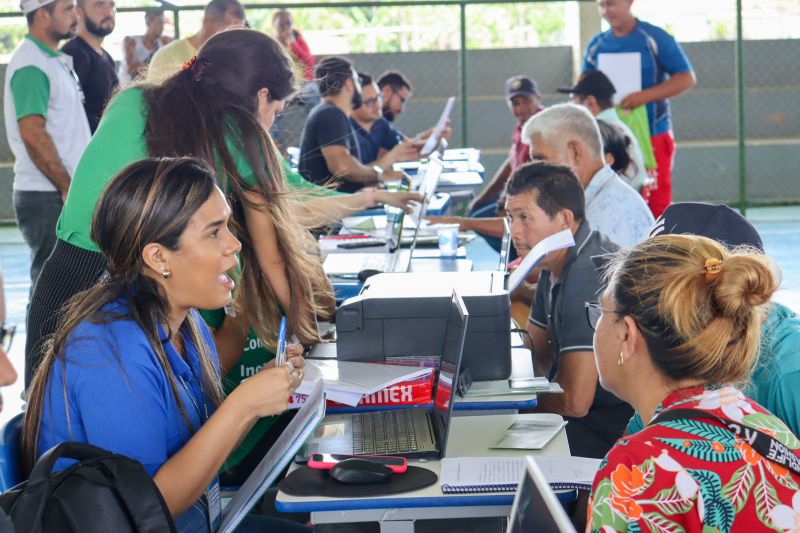 MOJU - Mutirão Regulariza Pará / FOTOS: Antonio Darwich/Ascom-Semas

Semas faz Mutirão do Regulariza Pará em comunidades de Moju
 <div class='credito_fotos'>Foto: ASCOM / SEMAS &nbsp;&nbsp;|&nbsp;&nbsp; <a href='/midias/2024/originais/18746_2ffbe678-0148-fd81-f608-ca3161ce61fa.jpg' download><i class='fa-solid fa-download'></i> Download</a></div>