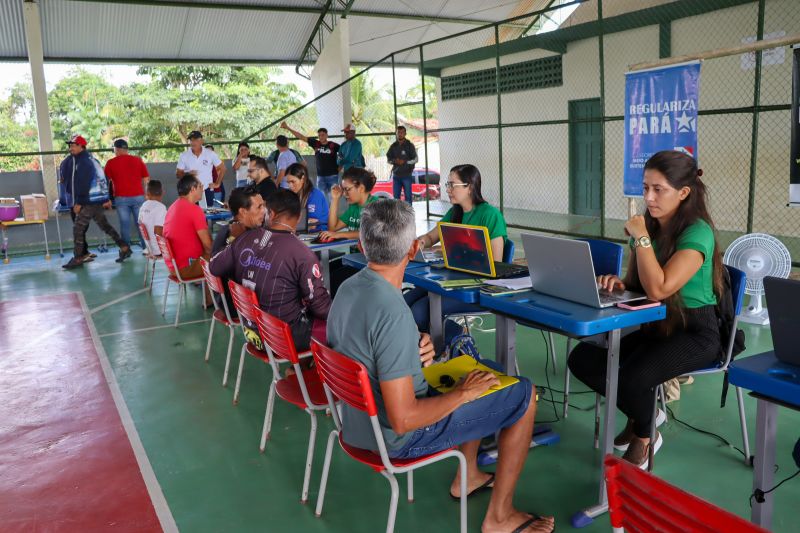 MOJU - Mutirão Regulariza Pará / FOTOS: Antonio Darwich/Ascom-Semas

Semas faz Mutirão do Regulariza Pará em comunidades de Moju
 <div class='credito_fotos'>Foto: ASCOM / SEMAS &nbsp;&nbsp;|&nbsp;&nbsp; <a href='/midias/2024/originais/18746_326a342d-c60c-e5c0-2614-520092daa6aa.jpg' download><i class='fa-solid fa-download'></i> Download</a></div>