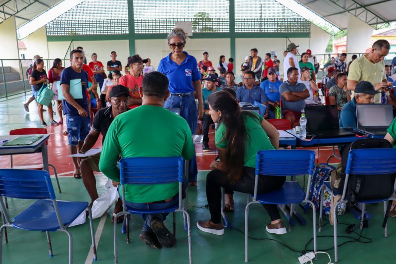MOJU - Mutirão Regulariza Pará / FOTOS: Antonio Darwich/Ascom-Semas

Semas faz Mutirão do Regulariza Pará em comunidades de Moju
 <div class='credito_fotos'>Foto: ASCOM / SEMAS &nbsp;&nbsp;|&nbsp;&nbsp; <a href='/midias/2024/originais/18746_811ecca6-3da0-a206-12a7-708d6661732c.jpg' download><i class='fa-solid fa-download'></i> Download</a></div>