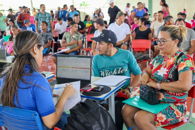 MOJU - Mutirão Regulariza Pará / FOTOS: Antonio Darwich/Ascom-Semas

Semas faz Mutirão do Regulariza Pará em comunidades de Moju
 <div class='credito_fotos'>Foto: ASCOM / SEMAS &nbsp;&nbsp;|&nbsp;&nbsp; <a href='/midias/2024/originais/18746_9d0742a1-29f6-5867-fd92-2f4fd665e626.jpg' download><i class='fa-solid fa-download'></i> Download</a></div>