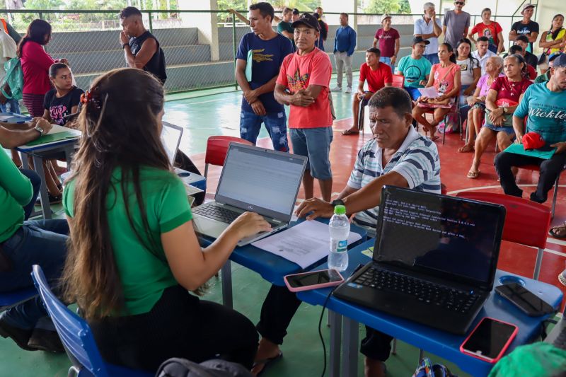 MOJU - Mutirão Regulariza Pará / FOTOS: Antonio Darwich/Ascom-Semas

Semas faz Mutirão do Regulariza Pará em comunidades de Moju
 <div class='credito_fotos'>Foto: ASCOM / SEMAS &nbsp;&nbsp;|&nbsp;&nbsp; <a href='/midias/2024/originais/18746_e3f4e079-0e04-bf4d-d19d-380260bd46f9.jpg' download><i class='fa-solid fa-download'></i> Download</a></div>