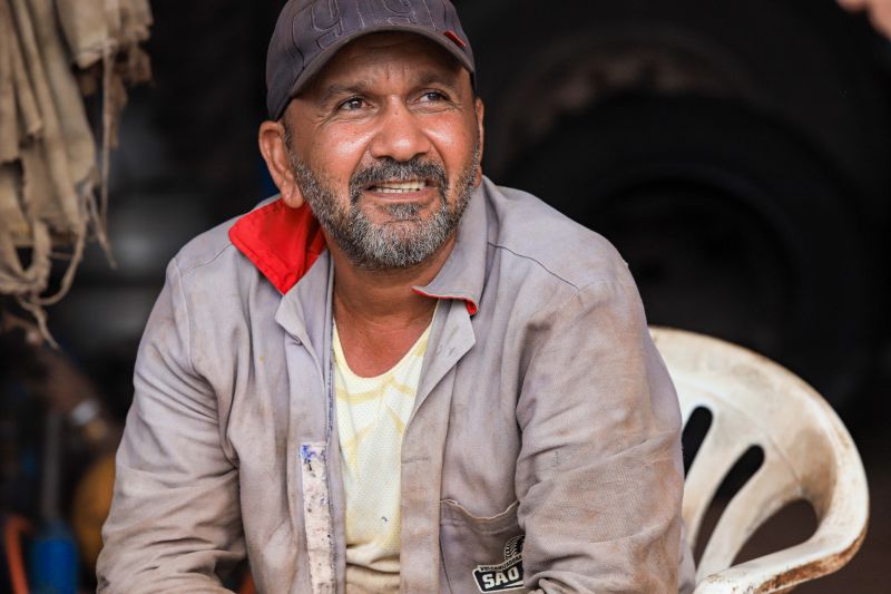 Personagem PA 481 Barcarena - Otaciano de Lima, borracheiro <div class='credito_fotos'>Foto: Bruno Cruz / Ag. Pará &nbsp;&nbsp;|&nbsp;&nbsp; <a href='/midias/2024/originais/18796_b4bb5407-a545-3bae-ba55-9466c7fade16.jpg' download><i class='fa-solid fa-download'></i> Download</a></div>