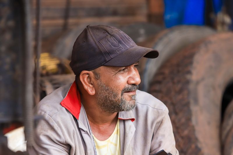 Personagem PA 481 Barcarena - Otaciano de Lima, borracheiro <div class='credito_fotos'>Foto: Bruno Cruz / Ag. Pará &nbsp;&nbsp;|&nbsp;&nbsp; <a href='/midias/2024/originais/18796_bb15c480-ee19-02aa-60a9-d27b502fdd3b.jpg' download><i class='fa-solid fa-download'></i> Download</a></div>