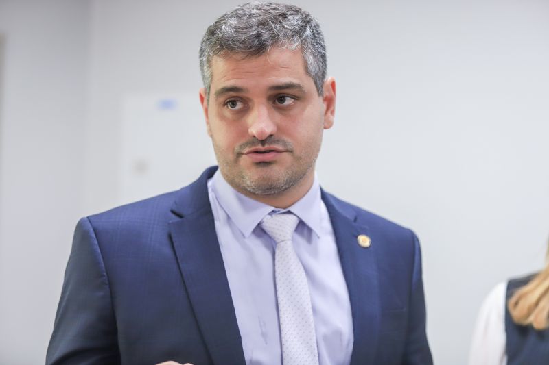 Ricardo Sefer, a procuradora-geral <div class='credito_fotos'>Foto: Bruno Cruz / Ag. Pará &nbsp;&nbsp;|&nbsp;&nbsp; <a href='/midias/2024/originais/18863_f6255111-866f-b505-05cd-00e6e6180dd8.jpg' download><i class='fa-solid fa-download'></i> Download</a></div>