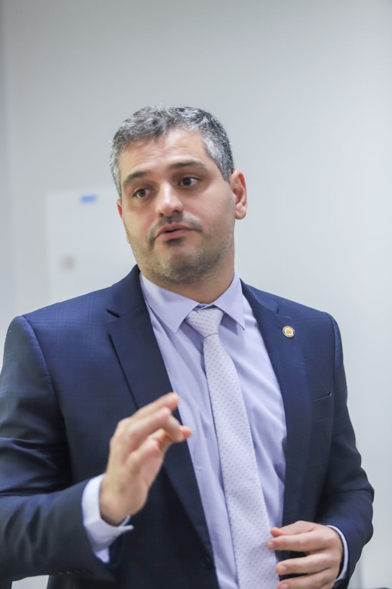 Ricardo Sefer, a procuradora-geral <div class='credito_fotos'>Foto: Bruno Cruz / Ag. Pará &nbsp;&nbsp;|&nbsp;&nbsp; <a href='/midias/2024/originais/18863_fe69cef7-9676-6c95-f3bb-b9fa1df7ea0a.jpg' download><i class='fa-solid fa-download'></i> Download</a></div>