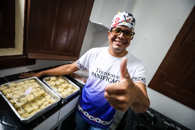 Leonardo Cunha - Aluno do curso técnico de panificação <div class='credito_fotos'>Foto: Marcelo Lelis / Ag. Pará &nbsp;&nbsp;|&nbsp;&nbsp; <a href='/midias/2024/originais/18885_1b6d4886-e72c-1606-3ea4-673df1790472.jpg' download><i class='fa-solid fa-download'></i> Download</a></div>