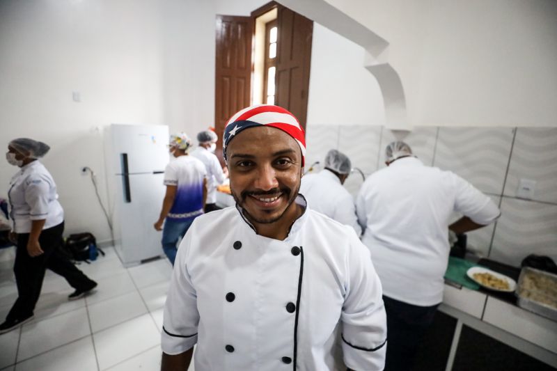 Denis Lima, professor de produção alimentícia <div class='credito_fotos'>Foto: Marcelo Lelis / Ag. Pará &nbsp;&nbsp;|&nbsp;&nbsp; <a href='/midias/2024/originais/18885_36e3c6ba-9d19-693a-44fa-67abefe1ebf8.jpg' download><i class='fa-solid fa-download'></i> Download</a></div>