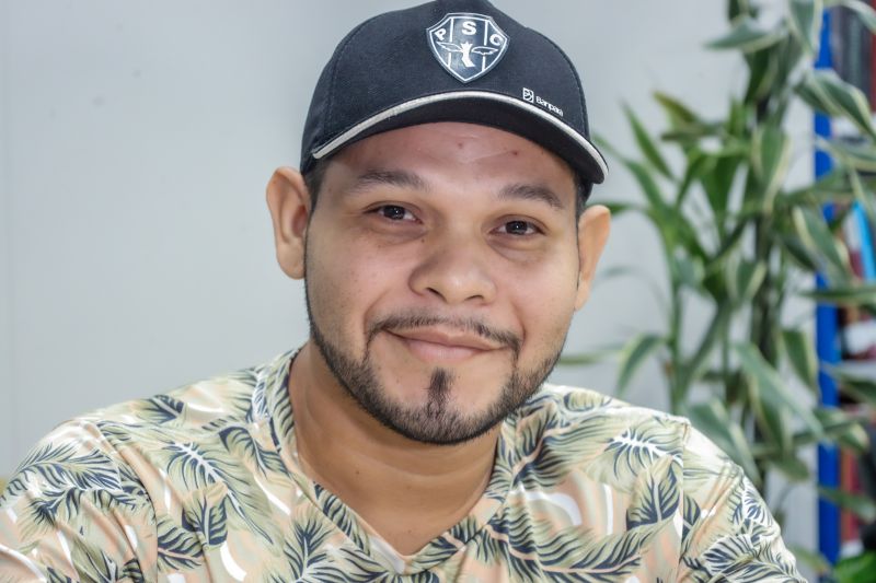 Alan Palheta - inspetor de qualidade - comércio de exportação - Maria de Fátima, 71 anos <div class='credito_fotos'>Foto: Bruno Cecim / Ag.Pará &nbsp;&nbsp;|&nbsp;&nbsp; <a href='/midias/2024/originais/19969_4767b1d0-bf9c-b362-da61-84efc19d34b3.jpg' download><i class='fa-solid fa-download'></i> Download</a></div>