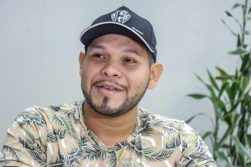 Alan Palheta - inspetor de qualidade - comércio de exportação - Maria de Fátima, 71 anos <div class='credito_fotos'>Foto: Bruno Cecim / Ag.Pará &nbsp;&nbsp;|&nbsp;&nbsp; <a href='/midias/2024/originais/19969_65eed9a2-8e43-b085-6405-3a76287923fb.jpg' download><i class='fa-solid fa-download'></i> Download</a></div>