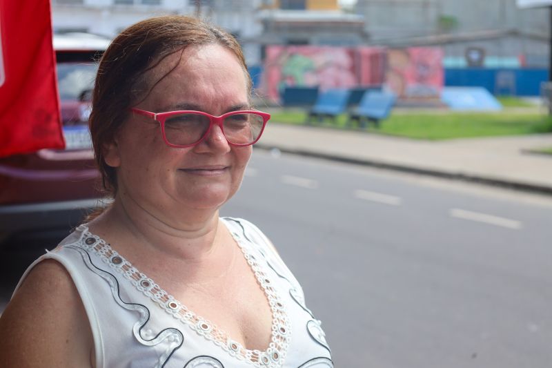 - Maria Souza - trabalha 6 anos no comércio do bairro , rua Tapajos, Marituba <div class='credito_fotos'>Foto: Bruno Cecim / Ag.Pará &nbsp;&nbsp;|&nbsp;&nbsp; <a href='/midias/2024/originais/19987_a07d42fe-c7b9-3d41-90cf-660f55f70a74.jpg' download><i class='fa-solid fa-download'></i> Download</a></div>