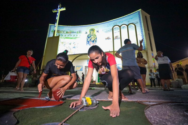 Tradição cultural e religiosa leva fiéis às ruas de Capanema para celebrar Corpus Christi 

FOTOS: ALEX RIBEIRO/AGPARÁ <div class='credito_fotos'>Foto: Alex Ribeiro / Ag. Pará &nbsp;&nbsp;|&nbsp;&nbsp; <a href='/midias/2024/originais/20055_1ddcd5ee-5f85-2669-c6eb-6e37d4da2d8a.jpg' download><i class='fa-solid fa-download'></i> Download</a></div>