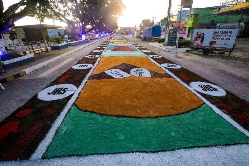 Tradição cultural e religiosa leva fiéis às ruas de Capanema para celebrar Corpus Christi 

FOTOS: ALEX RIBEIRO/AGPARÁ <div class='credito_fotos'>Foto: Alex Ribeiro / Ag. Pará &nbsp;&nbsp;|&nbsp;&nbsp; <a href='/midias/2024/originais/20055_3e567163-867a-9437-60f6-41755495e5df.jpg' download><i class='fa-solid fa-download'></i> Download</a></div>