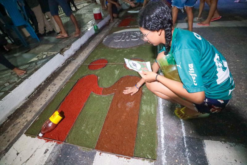 Tradição cultural e religiosa leva fiéis às ruas de Capanema para celebrar Corpus Christi 

FOTOS: ALEX RIBEIRO/AGPARÁ <div class='credito_fotos'>Foto: Alex Ribeiro / Ag. Pará &nbsp;&nbsp;|&nbsp;&nbsp; <a href='/midias/2024/originais/20055_45e63c64-e98e-a757-9a32-3cf7651d64c1.jpg' download><i class='fa-solid fa-download'></i> Download</a></div>