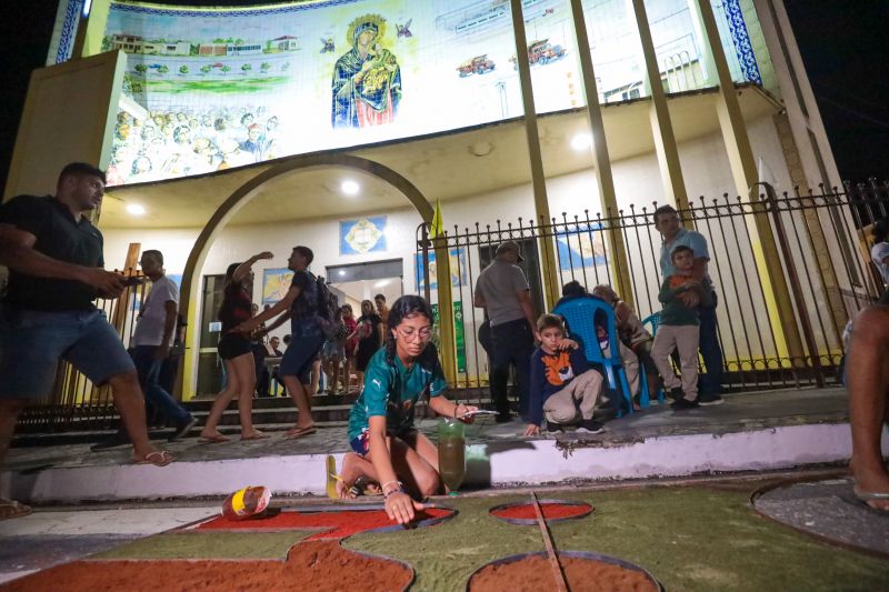 Tradição cultural e religiosa leva fiéis às ruas de Capanema para celebrar Corpus Christi 

FOTOS: ALEX RIBEIRO/AGPARÁ <div class='credito_fotos'>Foto: Alex Ribeiro / Ag. Pará &nbsp;&nbsp;|&nbsp;&nbsp; <a href='/midias/2024/originais/20055_6c2521e3-a333-3d51-d80a-cd5573c7c887.jpg' download><i class='fa-solid fa-download'></i> Download</a></div>