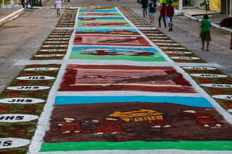 Tradição cultural e religiosa leva fiéis às ruas de Capanema para celebrar Corpus Christi 

FOTOS: ALEX RIBEIRO/AGPARÁ <div class='credito_fotos'>Foto: Alex Ribeiro / Ag. Pará &nbsp;&nbsp;|&nbsp;&nbsp; <a href='/midias/2024/originais/20055_6fe6b8f7-0433-47d2-0671-c8cf93ea95bf.jpg' download><i class='fa-solid fa-download'></i> Download</a></div>