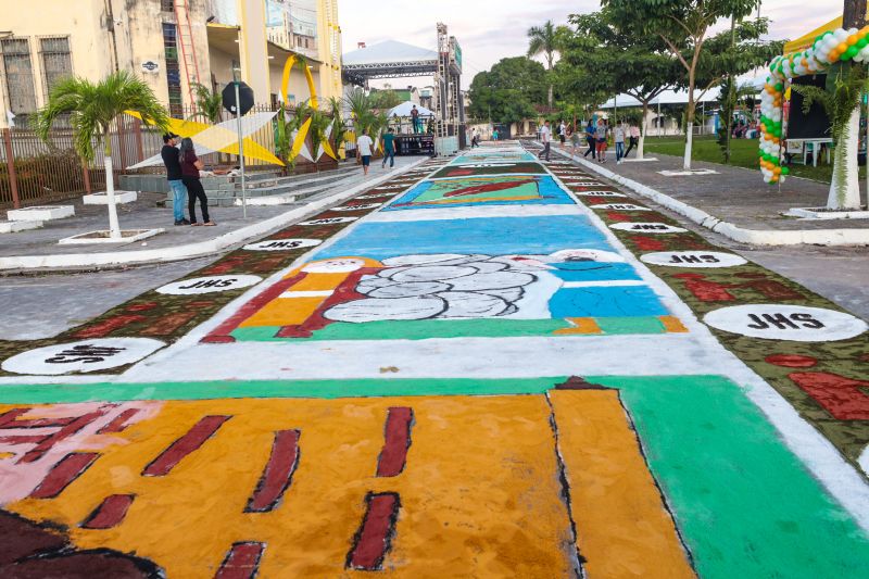 Tradição cultural e religiosa leva fiéis às ruas de Capanema para celebrar Corpus Christi 

FOTOS: ALEX RIBEIRO/AGPARÁ <div class='credito_fotos'>Foto: Alex Ribeiro / Ag. Pará &nbsp;&nbsp;|&nbsp;&nbsp; <a href='/midias/2024/originais/20055_737342dd-4556-a10b-46fa-9ed08a3820ab.jpg' download><i class='fa-solid fa-download'></i> Download</a></div>