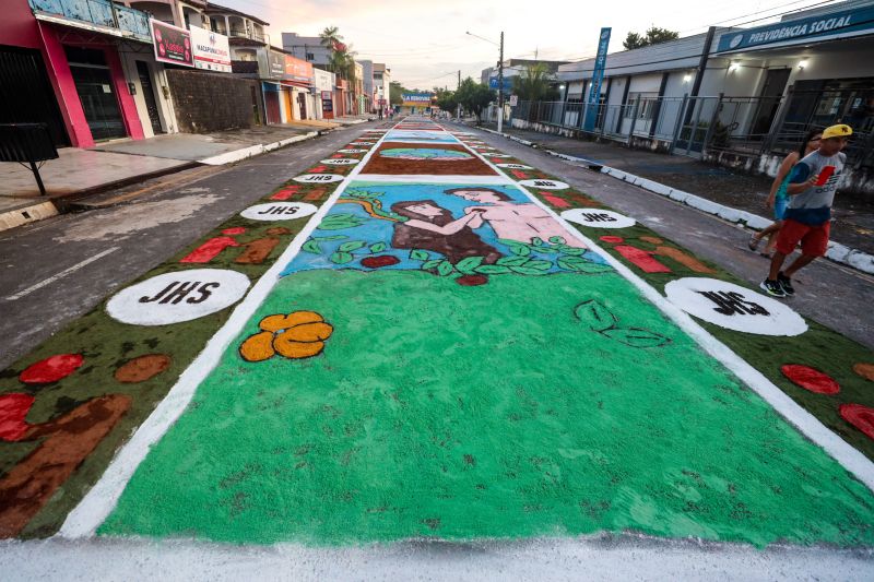 Tradição cultural e religiosa leva fiéis às ruas de Capanema para celebrar Corpus Christi 

FOTOS: ALEX RIBEIRO/AGPARÁ <div class='credito_fotos'>Foto: Alex Ribeiro / Ag. Pará &nbsp;&nbsp;|&nbsp;&nbsp; <a href='/midias/2024/originais/20055_9c8514d7-edb6-3a25-3291-f27bb635d5b8.jpg' download><i class='fa-solid fa-download'></i> Download</a></div>