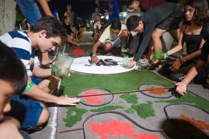 Tradição cultural e religiosa leva fiéis às ruas de Capanema para celebrar Corpus Christi 

FOTOS: ALEX RIBEIRO/AGPARÁ <div class='credito_fotos'>Foto: Alex Ribeiro / Ag. Pará &nbsp;&nbsp;|&nbsp;&nbsp; <a href='/midias/2024/originais/20055_c6582e82-dd7e-b7e7-5d7f-c6f766e189ff.jpg' download><i class='fa-solid fa-download'></i> Download</a></div>
