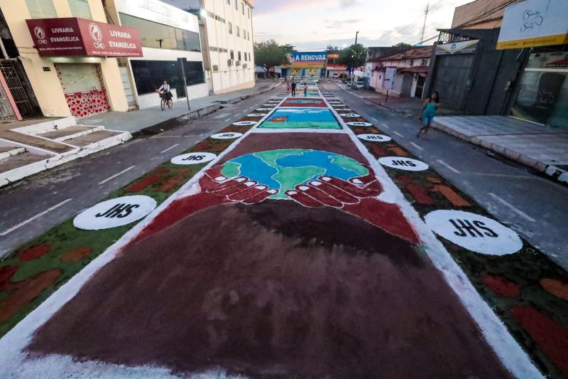 Tradição cultural e religiosa leva fiéis às ruas de Capanema para celebrar Corpus Christi 

FOTOS: ALEX RIBEIRO/AGPARÁ <div class='credito_fotos'>Foto: Alex Ribeiro / Ag. Pará &nbsp;&nbsp;|&nbsp;&nbsp; <a href='/midias/2024/originais/20055_cff15a03-ea69-78ae-4440-b75f6b1e1f66.jpg' download><i class='fa-solid fa-download'></i> Download</a></div>
