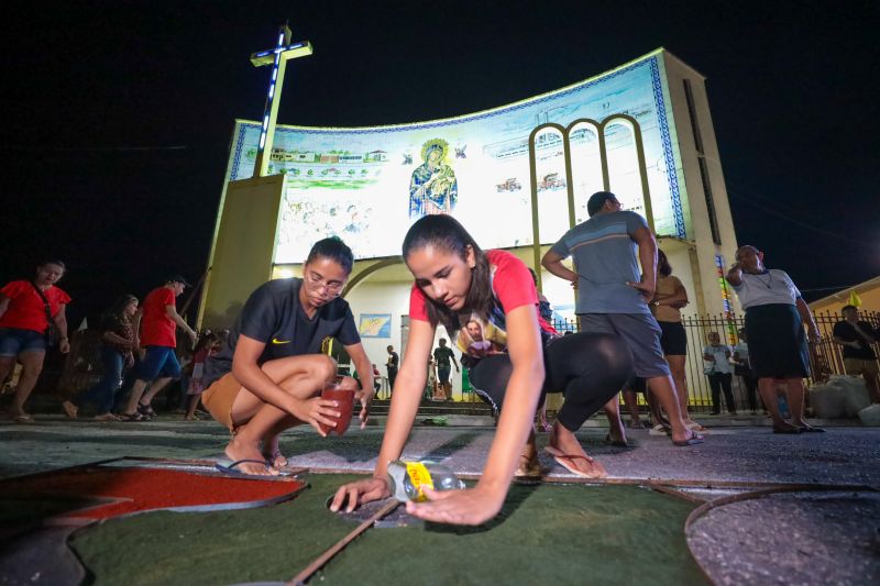 Tradição cultural e religiosa leva fiéis às ruas de Capanema para celebrar Corpus Christi 

FOTOS: ALEX RIBEIRO/AGPARÁ <div class='credito_fotos'>Foto: Alex Ribeiro / Ag. Pará &nbsp;&nbsp;|&nbsp;&nbsp; <a href='/midias/2024/originais/20055_f480ed20-c992-e9c6-772f-76dc8cf3bd57.jpg' download><i class='fa-solid fa-download'></i> Download</a></div>
