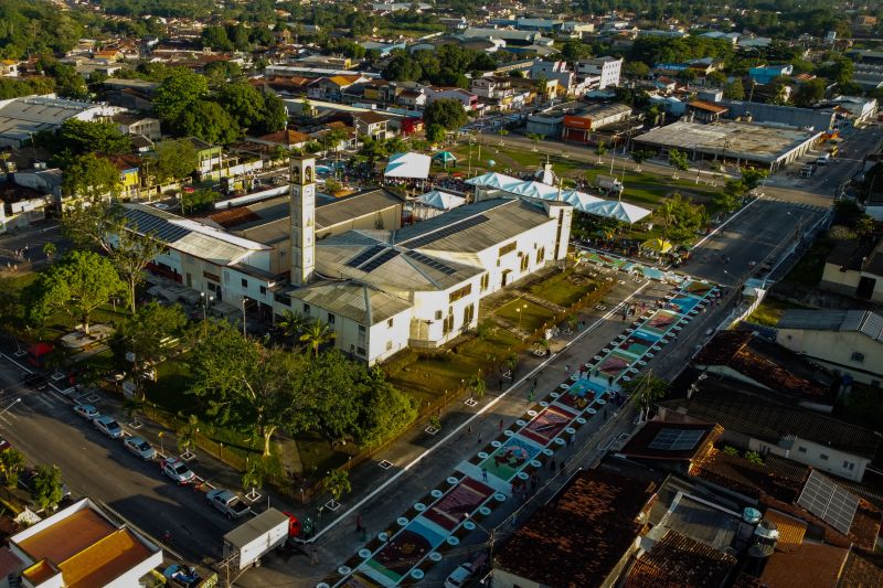 Tradição cultural e religiosa leva fiéis às ruas de Capanema para celebrar Corpus Christi 


Fotos: Augusto Miranda / AGPARÁ <div class='credito_fotos'>Foto: Augusto Miranda / Ag. Pará &nbsp;&nbsp;|&nbsp;&nbsp; <a href='/midias/2024/originais/20057_09931ff6-def8-2ade-5ade-66f079ac81c8.jpg' download><i class='fa-solid fa-download'></i> Download</a></div>