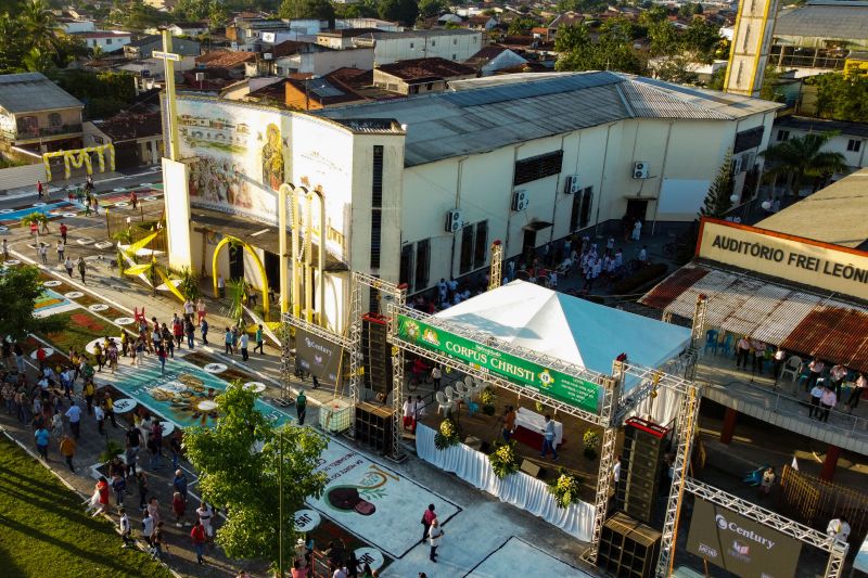 Tradição cultural e religiosa leva fiéis às ruas de Capanema para celebrar Corpus Christi 


Fotos: Augusto Miranda / AGPARÁ <div class='credito_fotos'>Foto: Augusto Miranda / Ag. Pará &nbsp;&nbsp;|&nbsp;&nbsp; <a href='/midias/2024/originais/20057_33245e95-d451-8a7a-0b79-283212a55323.jpg' download><i class='fa-solid fa-download'></i> Download</a></div>