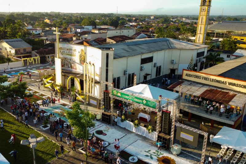 Tradição cultural e religiosa leva fiéis às ruas de Capanema para celebrar Corpus Christi 


Fotos: Augusto Miranda / AGPARÁ <div class='credito_fotos'>Foto: Augusto Miranda / Ag. Pará &nbsp;&nbsp;|&nbsp;&nbsp; <a href='/midias/2024/originais/20057_3c5cc2ac-874c-ad81-c734-4530a96572cd.jpg' download><i class='fa-solid fa-download'></i> Download</a></div>