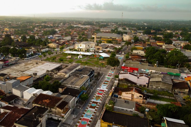 Tradição cultural e religiosa leva fiéis às ruas de Capanema para celebrar Corpus Christi 


Fotos: Augusto Miranda / AGPARÁ <div class='credito_fotos'>Foto: Augusto Miranda / Ag. Pará &nbsp;&nbsp;|&nbsp;&nbsp; <a href='/midias/2024/originais/20057_554add28-47ee-1053-6867-54818e08d4aa.jpg' download><i class='fa-solid fa-download'></i> Download</a></div>