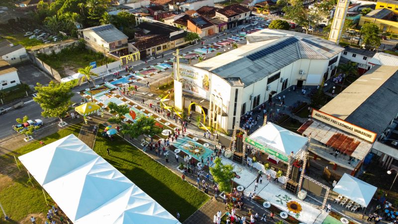 Tradição cultural e religiosa leva fiéis às ruas de Capanema para celebrar Corpus Christi 


Fotos: Augusto Miranda / AGPARÁ <div class='credito_fotos'>Foto: Augusto Miranda / Ag. Pará &nbsp;&nbsp;|&nbsp;&nbsp; <a href='/midias/2024/originais/20057_596cc642-f223-3b8d-25bd-bc56c8a1ba34.jpg' download><i class='fa-solid fa-download'></i> Download</a></div>