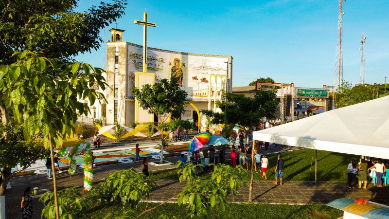 Tradição cultural e religiosa leva fiéis às ruas de Capanema para celebrar Corpus Christi 


Fotos: Augusto Miranda / AGPARÁ <div class='credito_fotos'>Foto: Augusto Miranda / Ag. Pará &nbsp;&nbsp;|&nbsp;&nbsp; <a href='/midias/2024/originais/20057_6b4ce6b0-f4b5-ce82-fbf7-26348974cdc6.jpg' download><i class='fa-solid fa-download'></i> Download</a></div>