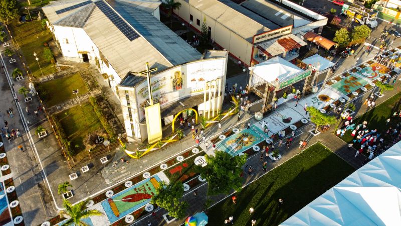 Tradição cultural e religiosa leva fiéis às ruas de Capanema para celebrar Corpus Christi 


Fotos: Augusto Miranda / AGPARÁ <div class='credito_fotos'>Foto: Augusto Miranda / Ag. Pará &nbsp;&nbsp;|&nbsp;&nbsp; <a href='/midias/2024/originais/20057_8370ba92-8549-0bc4-f492-e53ec3840682.jpg' download><i class='fa-solid fa-download'></i> Download</a></div>
