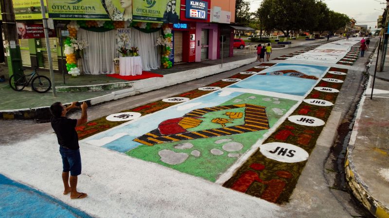 Tradição cultural e religiosa leva fiéis às ruas de Capanema para celebrar Corpus Christi 


Fotos: Augusto Miranda / AGPARÁ <div class='credito_fotos'>Foto: Augusto Miranda / Ag. Pará &nbsp;&nbsp;|&nbsp;&nbsp; <a href='/midias/2024/originais/20057_987a320a-8dac-7672-2df2-1502a1b5367e.jpg' download><i class='fa-solid fa-download'></i> Download</a></div>