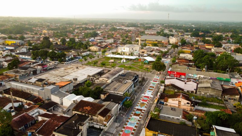 Tradição cultural e religiosa leva fiéis às ruas de Capanema para celebrar Corpus Christi 


Fotos: Augusto Miranda / AGPARÁ <div class='credito_fotos'>Foto: Augusto Miranda / Ag. Pará &nbsp;&nbsp;|&nbsp;&nbsp; <a href='/midias/2024/originais/20057_b7a207cc-a897-d7df-8449-b1545b432159.jpg' download><i class='fa-solid fa-download'></i> Download</a></div>