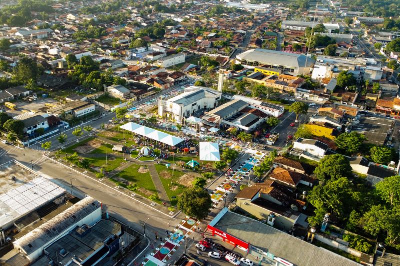 Tradição cultural e religiosa leva fiéis às ruas de Capanema para celebrar Corpus Christi 


Fotos: Augusto Miranda / AGPARÁ <div class='credito_fotos'>Foto: Augusto Miranda / Ag. Pará &nbsp;&nbsp;|&nbsp;&nbsp; <a href='/midias/2024/originais/20057_c476499d-0d8c-a6c5-0187-22f7082c3085.jpg' download><i class='fa-solid fa-download'></i> Download</a></div>