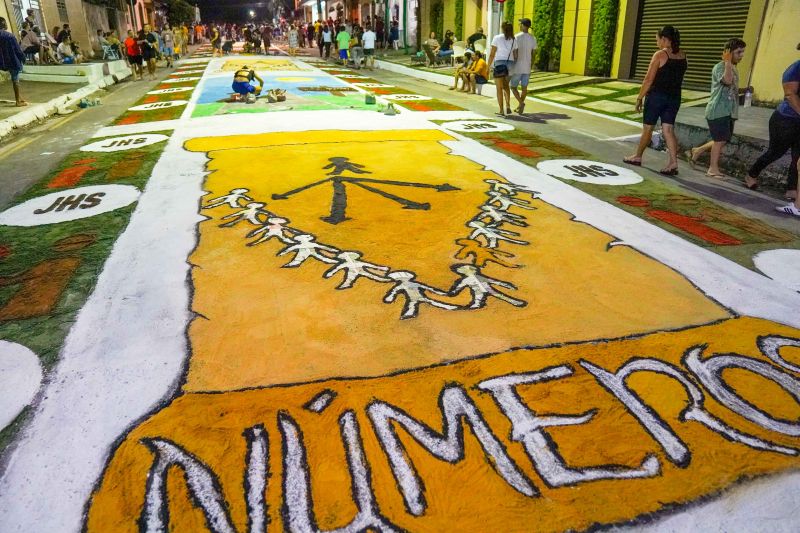 Tradição cultural e religiosa leva fiéis às ruas de Capanema para celebrar Corpus Christi 

FOTOS: WELLINGTON COELHO / AGPARÁ <div class='credito_fotos'>Foto: Wellyngton Coelho / Ag.Pará &nbsp;&nbsp;|&nbsp;&nbsp; <a href='/midias/2024/originais/20059_7001ea6d-e34b-26a9-8543-20c0b1ec6df3.jpg' download><i class='fa-solid fa-download'></i> Download</a></div>