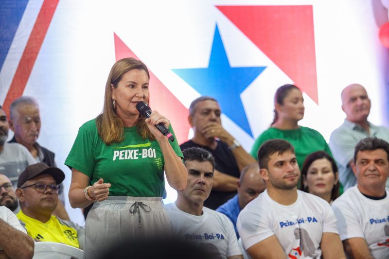 Agenda Gov PEIXE BOI - Fotos Pedro Guerreiro

PopulaÃ§Ã£o de Peixe-Boi comemora a entrega de nova escola Jonathas Pontes Athias <div class='credito_fotos'>Foto: Pedro Guerreiro / Ag. Pará &nbsp;&nbsp;|&nbsp;&nbsp; <a href='/midias/2024/originais/20066_09a4efaa-b1e1-9432-dad4-338455379b8a.jpg' download><i class='fa-solid fa-download'></i> Download</a></div>