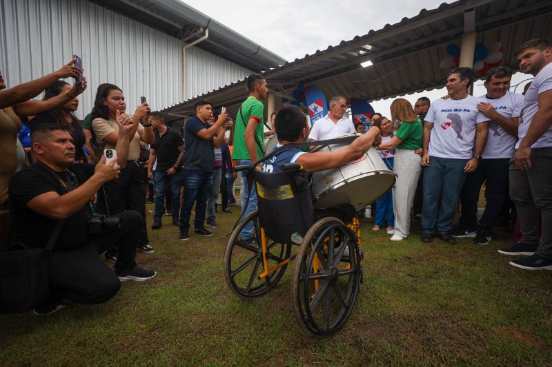 Agenda Gov PEIXE BOI - Fotos Pedro Guerreiro

PopulaÃ§Ã£o de Peixe-Boi comemora a entrega de nova escola Jonathas Pontes Athias <div class='credito_fotos'>Foto: Pedro Guerreiro / Ag. Pará &nbsp;&nbsp;|&nbsp;&nbsp; <a href='/midias/2024/originais/20066_3bf02eb6-a76c-cd22-543f-5a096c0d604a.jpg' download><i class='fa-solid fa-download'></i> Download</a></div>