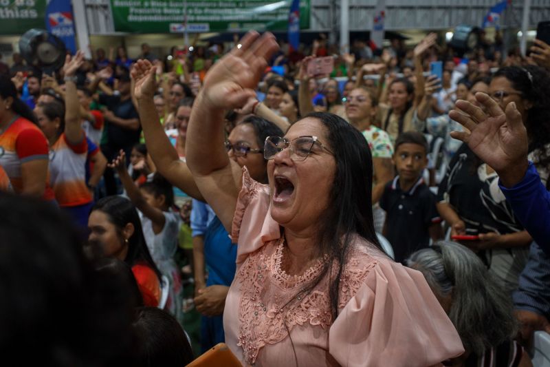 Agenda Gov PEIXE BOI - Fotos Pedro Guerreiro

PopulaÃ§Ã£o de Peixe-Boi comemora a entrega de nova escola Jonathas Pontes Athias <div class='credito_fotos'>Foto: Pedro Guerreiro / Ag. Pará &nbsp;&nbsp;|&nbsp;&nbsp; <a href='/midias/2024/originais/20066_546a34fa-5249-662d-83ef-e9e04fd1ddd0.jpg' download><i class='fa-solid fa-download'></i> Download</a></div>