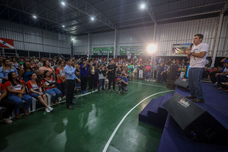 Agenda Gov PEIXE BOI - Fotos Pedro Guerreiro

PopulaÃ§Ã£o de Peixe-Boi comemora a entrega de nova escola Jonathas Pontes Athias <div class='credito_fotos'>Foto: Pedro Guerreiro / Ag. Pará &nbsp;&nbsp;|&nbsp;&nbsp; <a href='/midias/2024/originais/20066_5d8150ff-d86d-f551-505e-3ff9132cdd00.jpg' download><i class='fa-solid fa-download'></i> Download</a></div>
