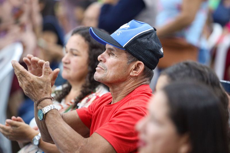 Agenda Gov PEIXE BOI - Fotos Pedro Guerreiro

PopulaÃ§Ã£o de Peixe-Boi comemora a entrega de nova escola Jonathas Pontes Athias <div class='credito_fotos'>Foto: Pedro Guerreiro / Ag. Pará &nbsp;&nbsp;|&nbsp;&nbsp; <a href='/midias/2024/originais/20066_a20cdd11-c054-099d-2b08-f4eed7c4f37e.jpg' download><i class='fa-solid fa-download'></i> Download</a></div>