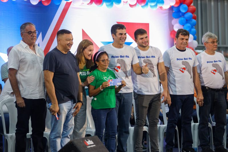 Agenda Gov PEIXE BOI - Fotos Pedro Guerreiro

PopulaÃ§Ã£o de Peixe-Boi comemora a entrega de nova escola Jonathas Pontes Athias <div class='credito_fotos'>Foto: Pedro Guerreiro / Ag. Pará &nbsp;&nbsp;|&nbsp;&nbsp; <a href='/midias/2024/originais/20066_a50cbd36-ed91-4254-7307-e02d1df16061.jpg' download><i class='fa-solid fa-download'></i> Download</a></div>